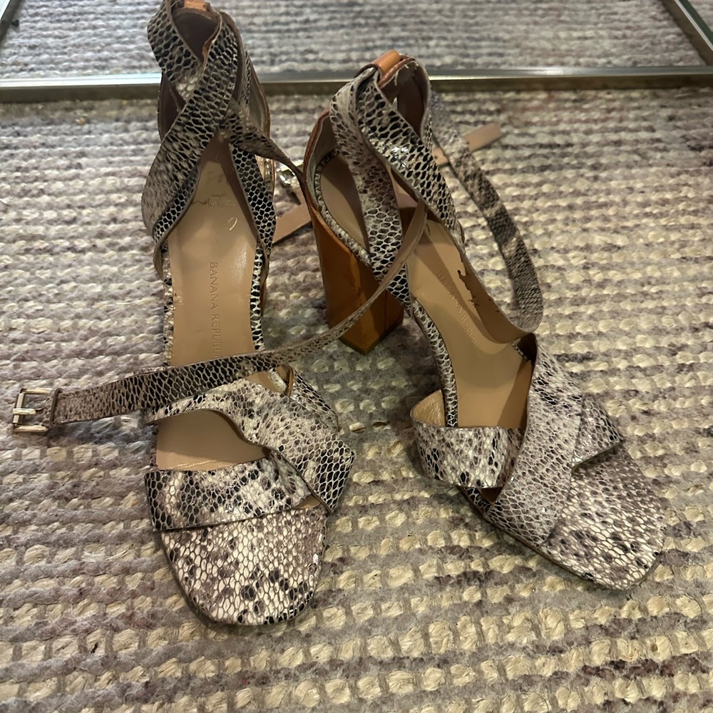 Banana Republic 7.5 Snake Wrap Heel